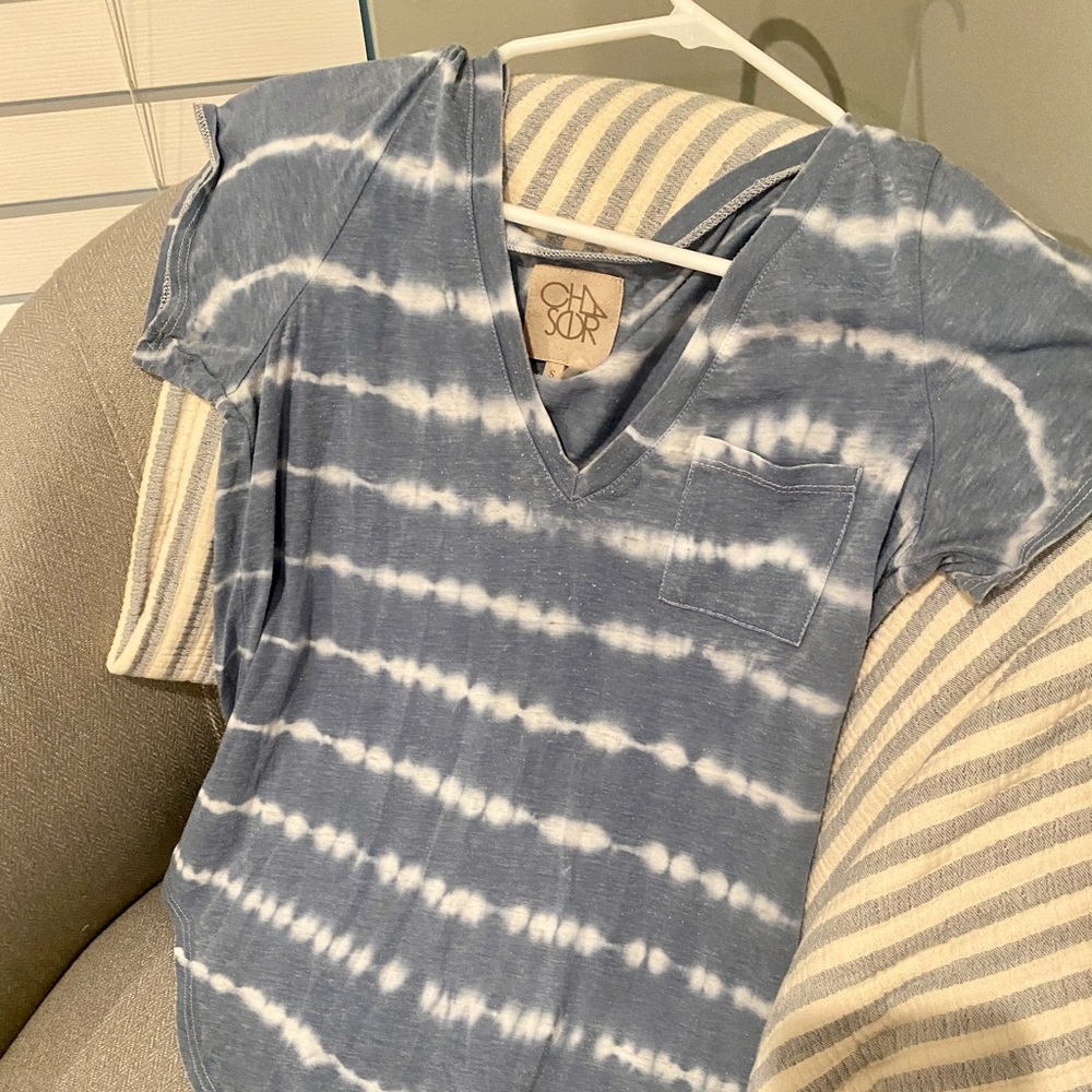 Cha Sor, Very soft, v-neck shirt